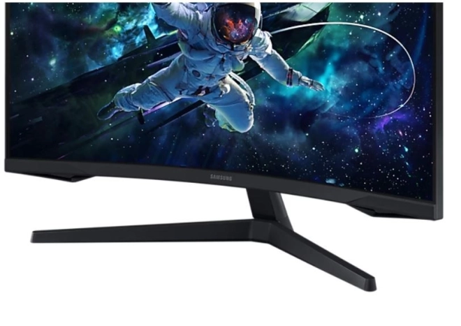 32 hüvelykes Samsung Odyssey monitor
