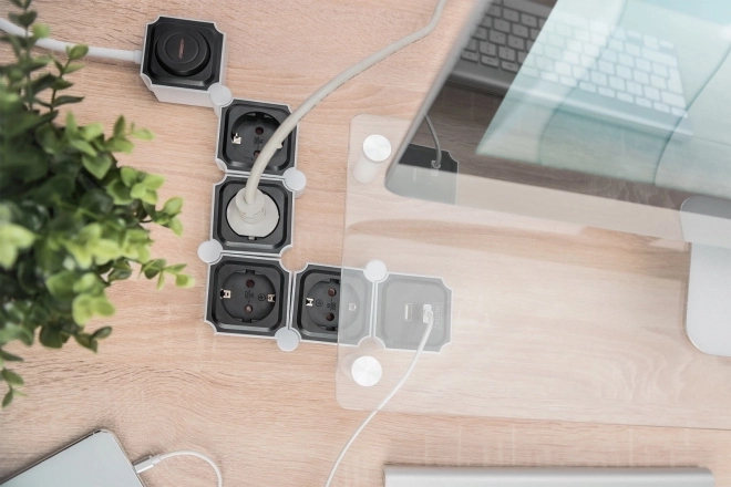 Rugalmas irodai áramelosztó 4 aljzattal és 2 USB porttal
