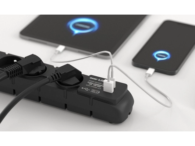 Feszültségvédő elosztó USB A+C csatlakozókkal, 6 csatlakozó, fekete