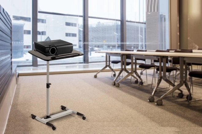 Laptop és projektor állvány kerekeken