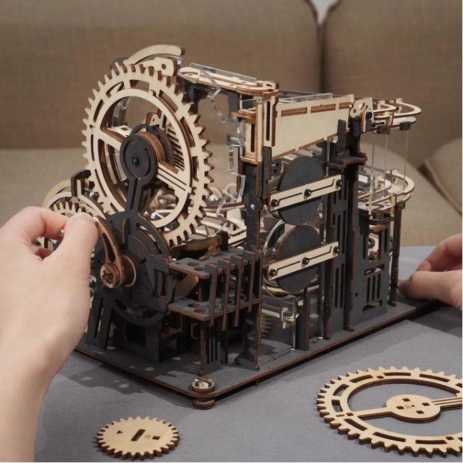 Robotime Rokr 3D fa puzzle golyópálya: Éjszakai város 294 darabos