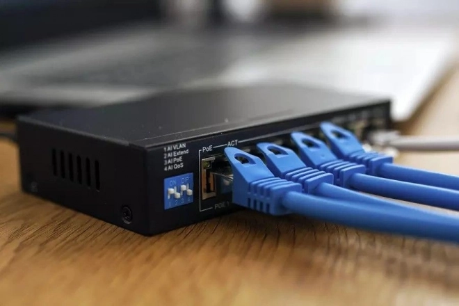 Extralink Krios PoE 6 portos gigabites switch kamerarendszerekhez