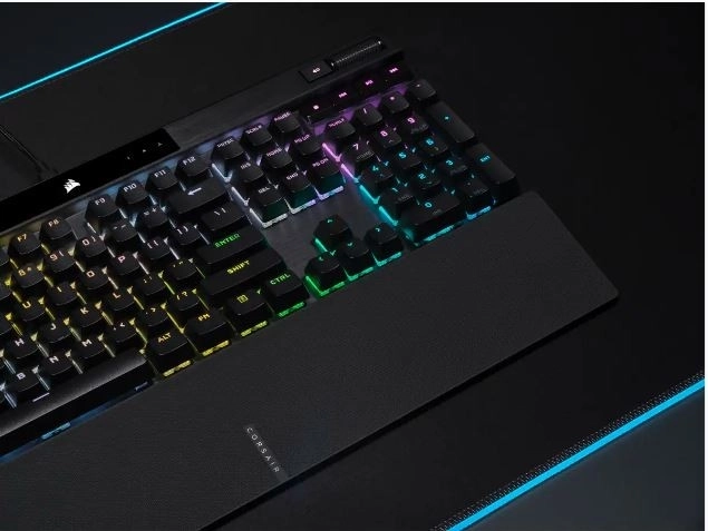 Opcionális-mechanikus CORSAIR K70 RGB Pro billentyűzet fekete PBT billentyűsapkákkal