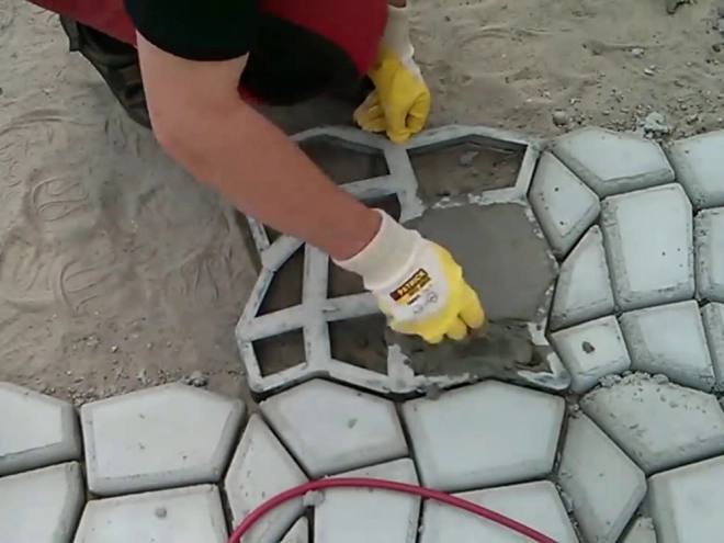 Újrahasználható betonkő öntőforma macskafej mintával