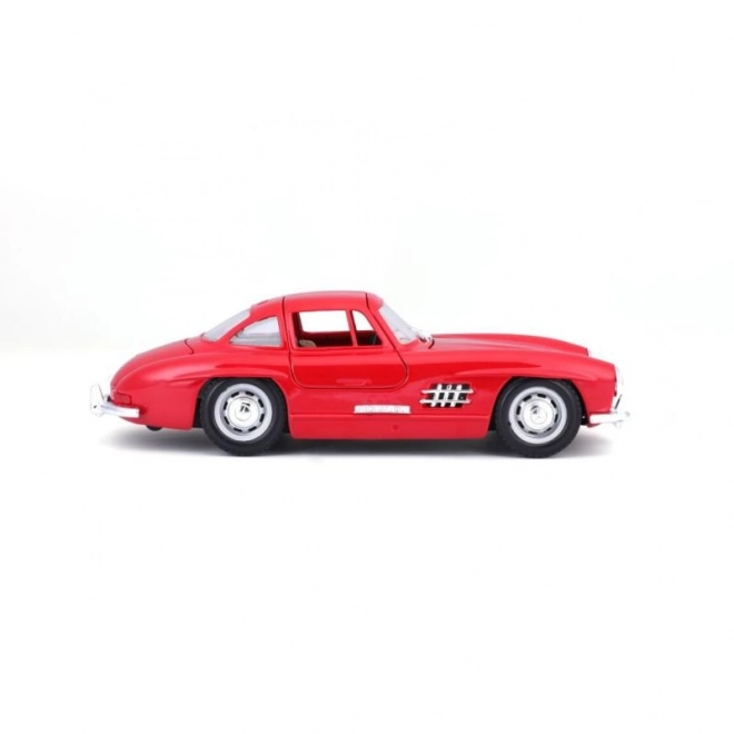 Bburago Mercedes Benz 300SL modellautó 1:24 méretarányban piros