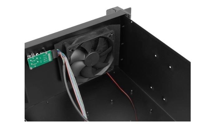 Rack szekrénybe szerelhető 19" ATX szerver ház