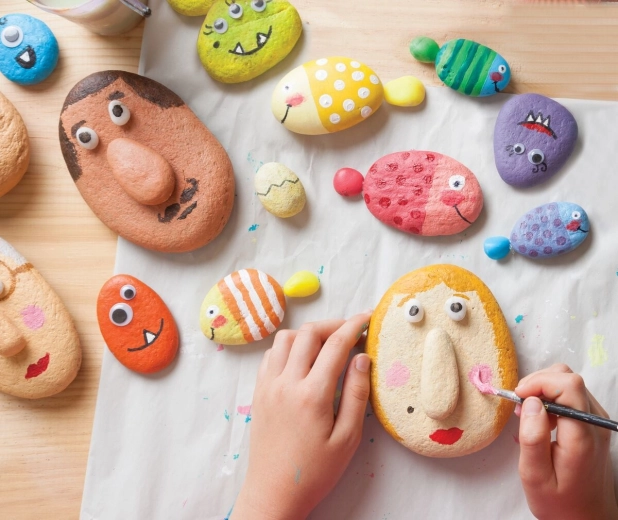 Vidám kavicsok szemekkel és 3D részletekkel