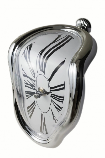 Olvadó óra Salvador Dali stílusban