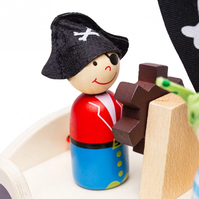 Fából készült kalózhajó kiegészítőkkel a Bigjigs Toys-tól