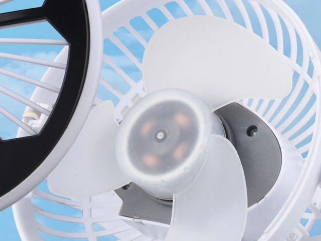 Kis asztali ventilátor klippel és fényekkel