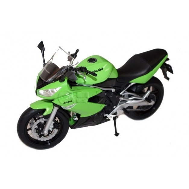 Kawasaki Ninja 650R motorkamodell 1:10 zöld