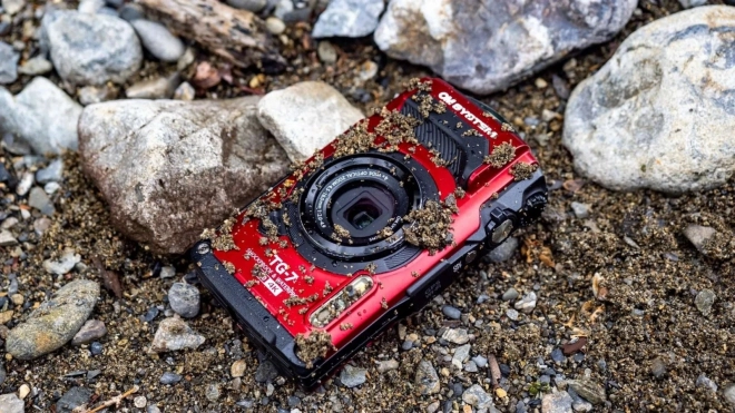 TG-7 digitális fényképezőgép piros