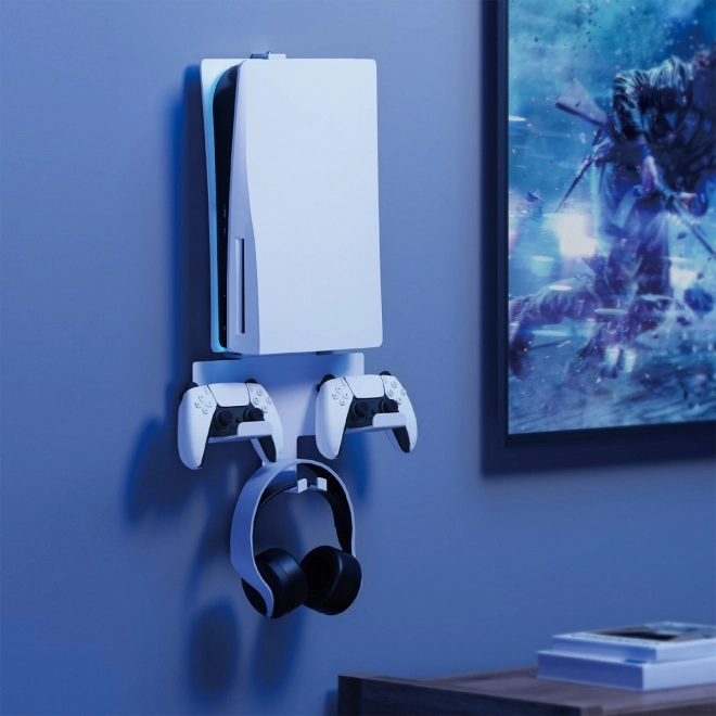 Fehér falra szerelhető PlayStation 5 állvány, vezérlőtartóval