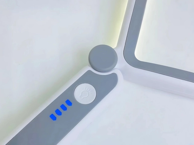 4x nagyítású és LED világítású nagyító