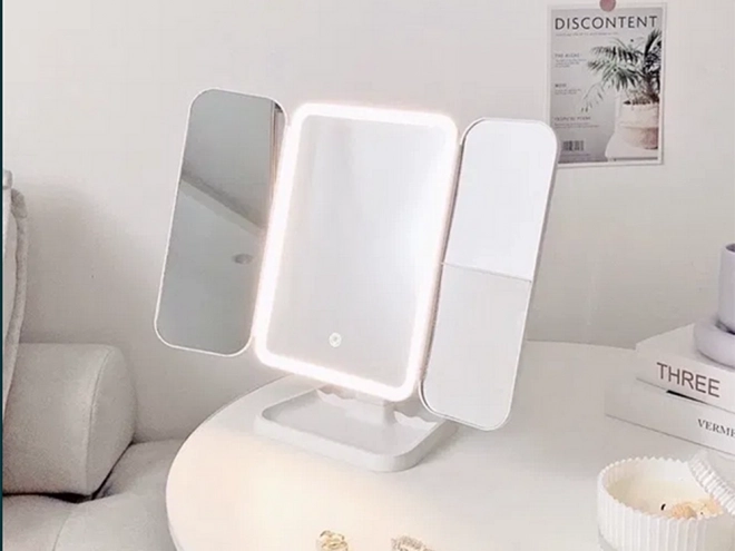 Led világítású összecsukható nagyító sminktükör