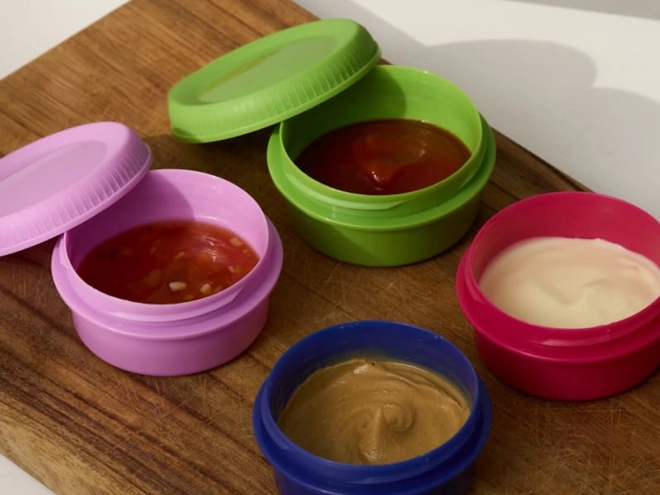 Színes mártogatós tálkák fedéllel 80 ml 8 darabos szett