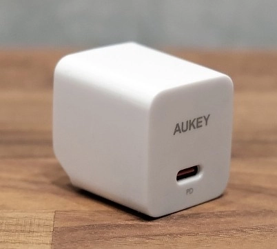 Fehér mini hálózati töltő 1xUSB-C 20W PD