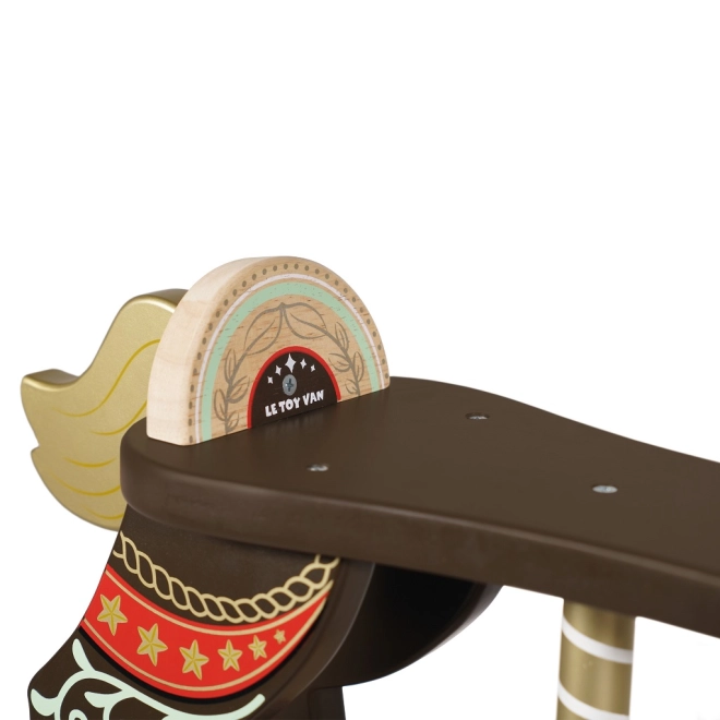 Elegáns díszítés arany részletekkel