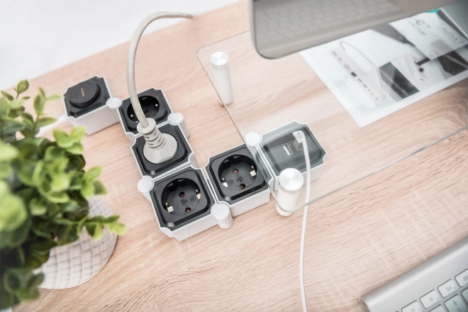 Rugalmas irodai áramelosztó 4 aljzattal és 2 USB porttal