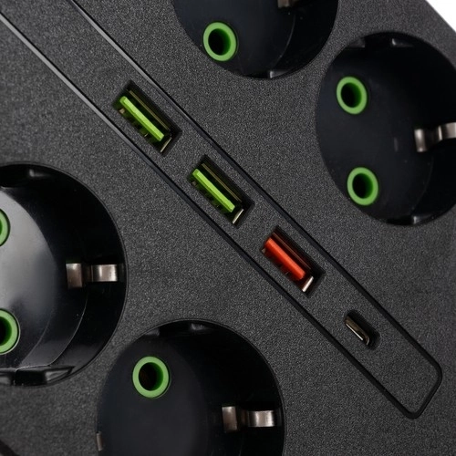 Praktikus Hálózati Elosztó USB-vel