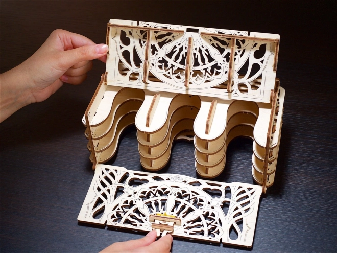 Ugears mechanikus kártyatartó 3D puzzle