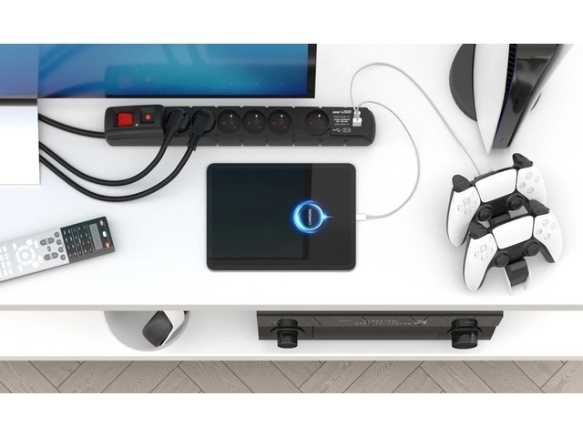 Feszültségvédő elosztó USB A+C csatlakozókkal, 6 csatlakozó, fekete