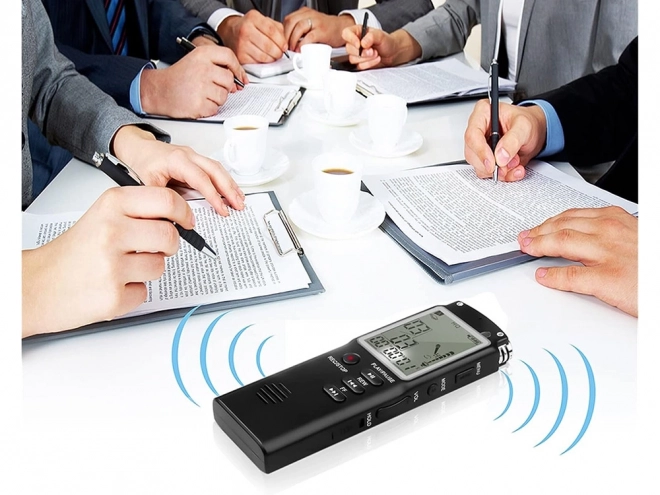Diktafon MP3 lejátszó 8GB memóriával és érzékeny mikrofonnal