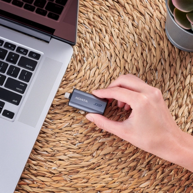 Kompakt és gyors SC750 SSD külső meghajtó