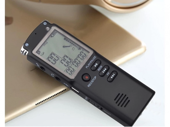 Diktafon MP3 lejátszó 8GB memóriával és érzékeny mikrofonnal
