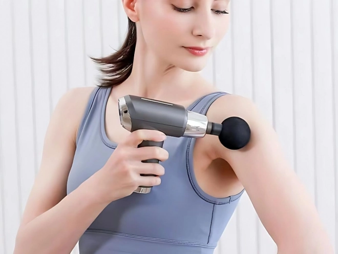Erős masszázspisztoly hát és test masszírozására
