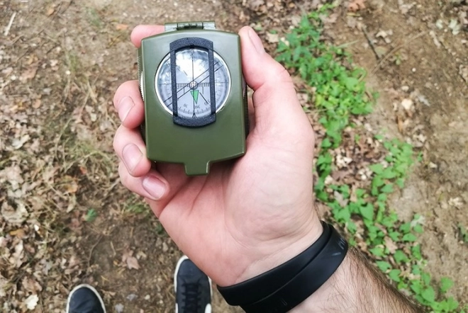Katonai iránytű kültéri navigációhoz