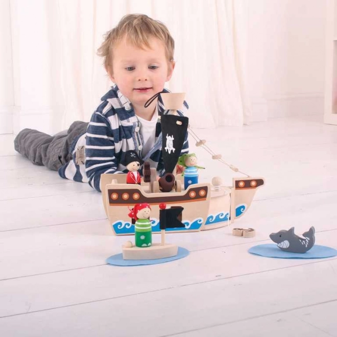 Fából készült kalózhajó kiegészítőkkel a Bigjigs Toys-tól