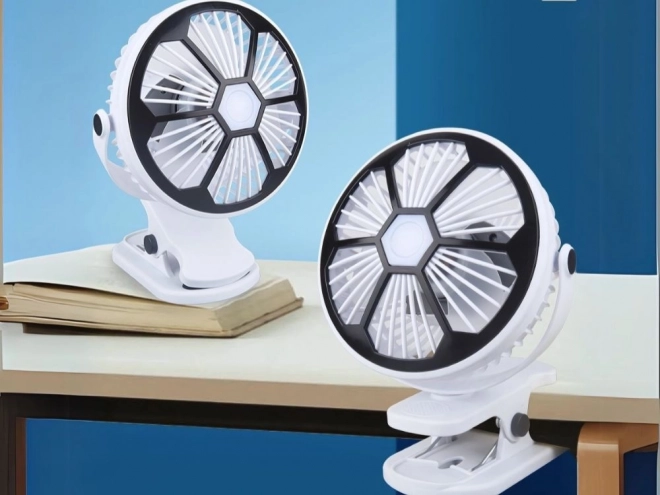 Kis asztali ventilátor klippel és fényekkel