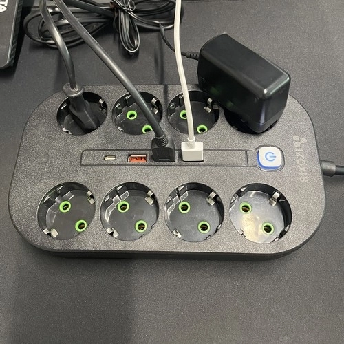 Praktikus Hálózati Elosztó USB-vel