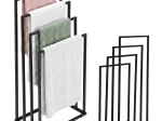 ModernHome szabadon álló fém törölközőtartó állvány 4 karral, fekete