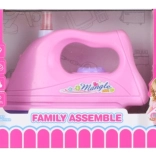 Gyerek vasaló elemmel és víztartállyal, fénnyel és hanggal