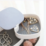 Többszintű fehér ékszerdoboz