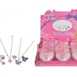 Gyűrű és nyaklánc szív alakú dobozban