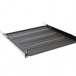 19” rack polc 1U, 483 × 450 mm, fekete, perforált, állítható rögzítéssel és támasztékkal